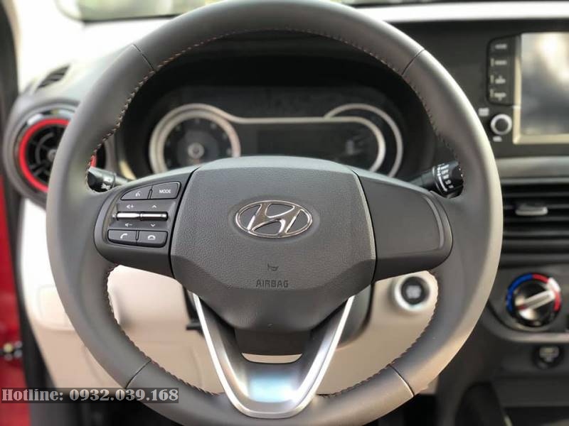 Đánh giá nội thất Hyundai Grand i10 | So sánh nội thất i10 1 đầu và 2 đầu
